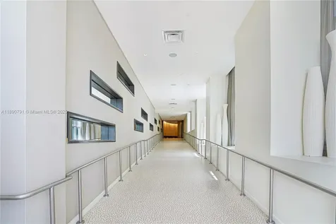 4391 Collins Avenue Miami Beach FL 33140