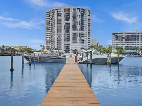 2667 S Parkview Drive Hallandale Beach FL 33009