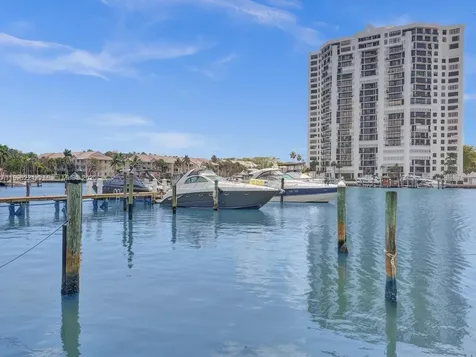 2667 S Parkview Drive Hallandale Beach FL 33009
