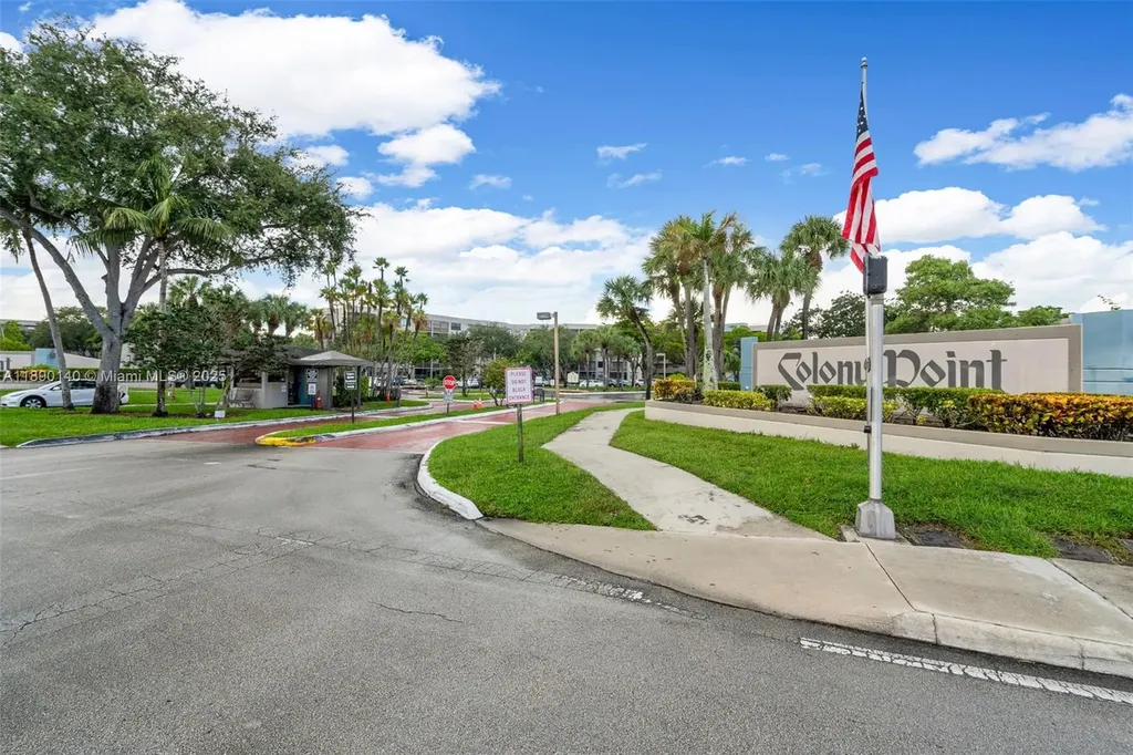 1100 Colony Point Circle Pembroke Pines FL 33026