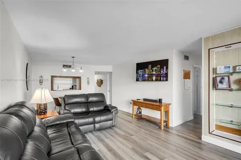 1100 Colony Point Circle Pembroke Pines FL 33026