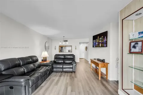 1100 Colony Point Circle Pembroke Pines FL 33026
