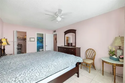 5300 Washington Street Hollywood FL 33021