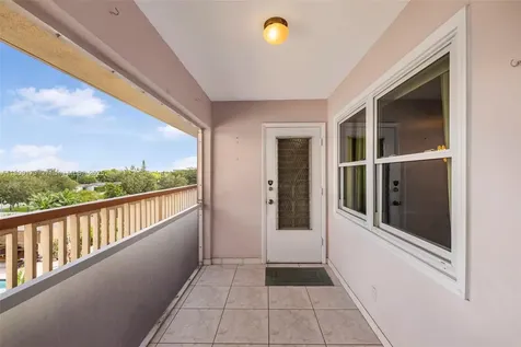 5300 Washington Street Hollywood FL 33021