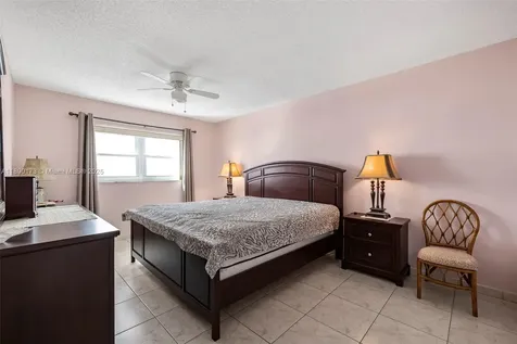 5300 Washington Street Hollywood FL 33021