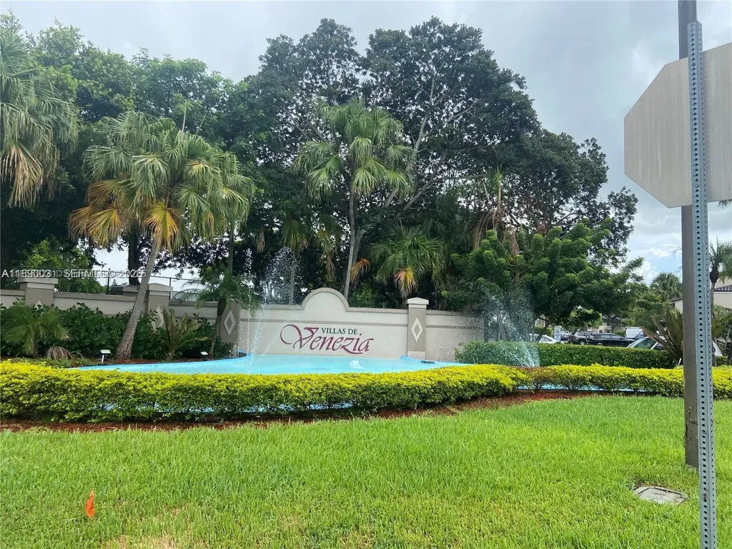 9937 Nob Hill Place Sunrise FL 33351