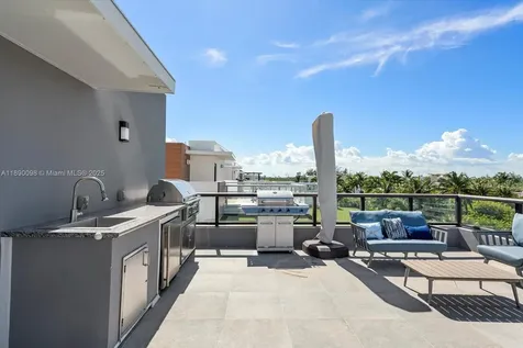 332 Balboa Street Hollywood FL 33019