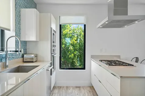 332 Balboa Street Hollywood FL 33019