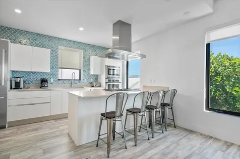 332 Balboa Street Hollywood FL 33019