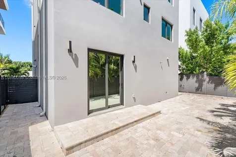332 Balboa Street Hollywood FL 33019
