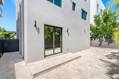 332 Balboa Street Hollywood FL 33019