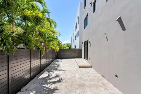 332 Balboa Street Hollywood FL 33019