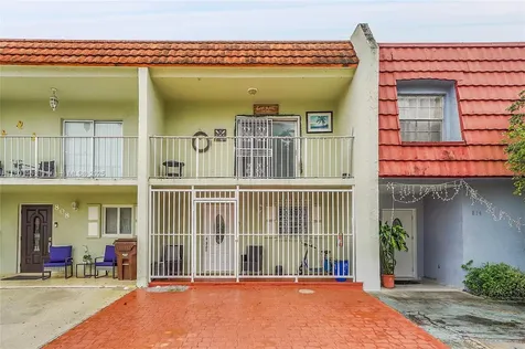 810 W 80th Place Hialeah FL 33014