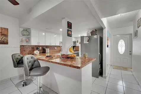 810 W 80th Place Hialeah FL 33014