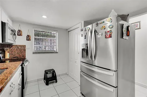 810 W 80th Place Hialeah FL 33014