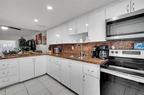 810 W 80th Place Hialeah FL 33014