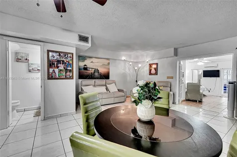 810 W 80th Place Hialeah FL 33014