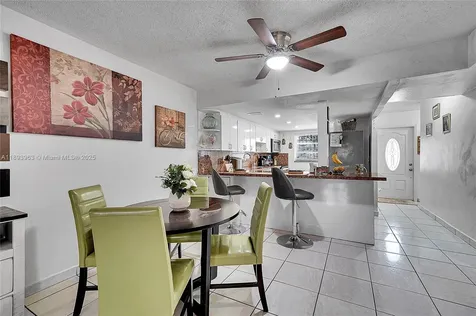 810 W 80th Place Hialeah FL 33014