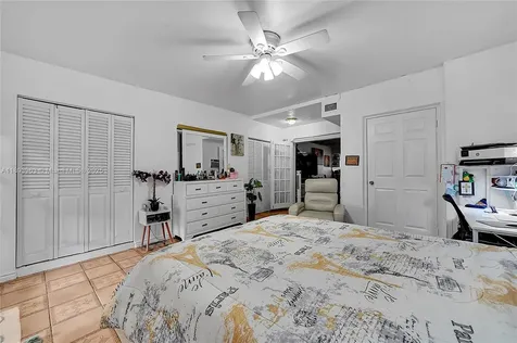 810 W 80th Place Hialeah FL 33014