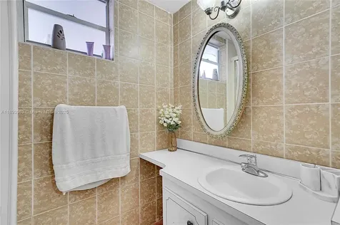810 W 80th Place Hialeah FL 33014
