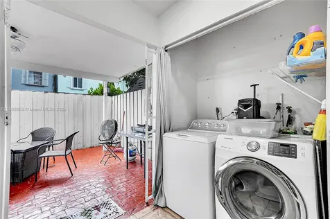 810 W 80th Place Hialeah FL 33014