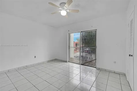 810 W 80th Place Hialeah FL 33014