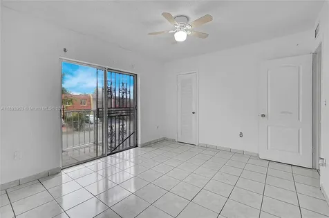 810 W 80th Place Hialeah FL 33014