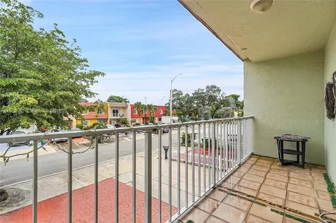 810 W 80th Place Hialeah FL 33014