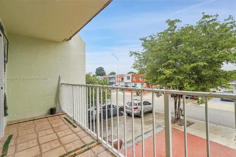 810 W 80th Place Hialeah FL 33014
