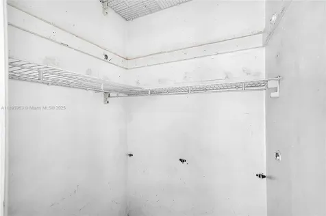 810 W 80th Place Hialeah FL 33014