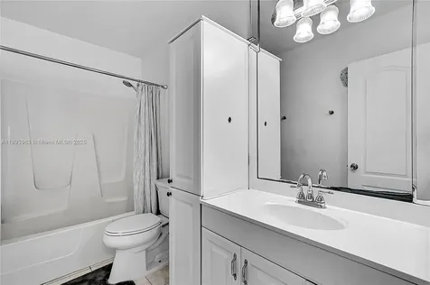 810 W 80th Place Hialeah FL 33014
