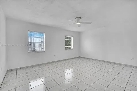 810 W 80th Place Hialeah FL 33014