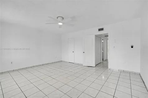 810 W 80th Place Hialeah FL 33014