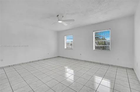 810 W 80th Place Hialeah FL 33014