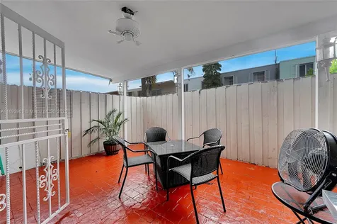 810 W 80th Place Hialeah FL 33014