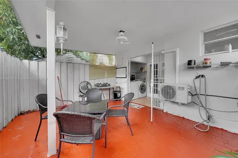 810 W 80th Place Hialeah FL 33014