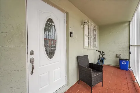810 W 80th Place Hialeah FL 33014