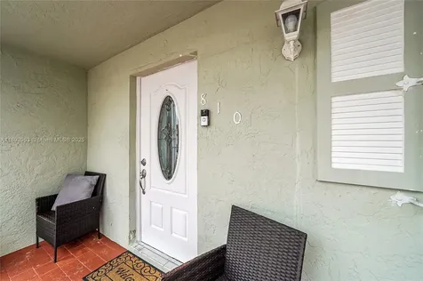 810 W 80th Place Hialeah FL 33014