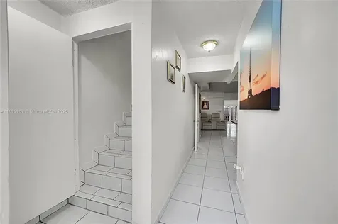 810 W 80th Place Hialeah FL 33014