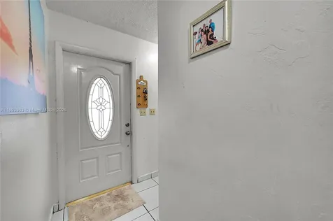 810 W 80th Place Hialeah FL 33014