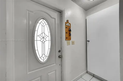 810 W 80th Place Hialeah FL 33014
