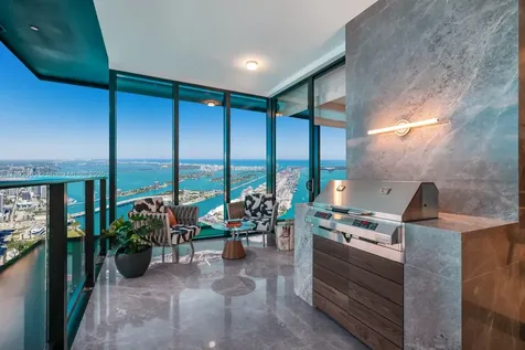 300 N Biscayne Boulevard Miami FL 33132