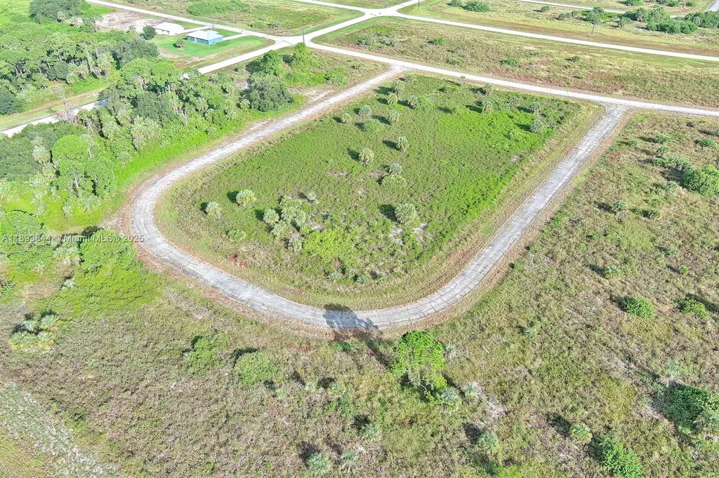121 Ardmore Circle Other City - In The State Of Florida FL 33935