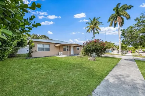 5720 SW 40th Court West Park FL 33023