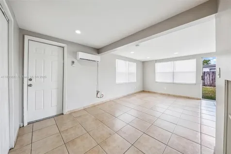 5720 SW 40th Court West Park FL 33023
