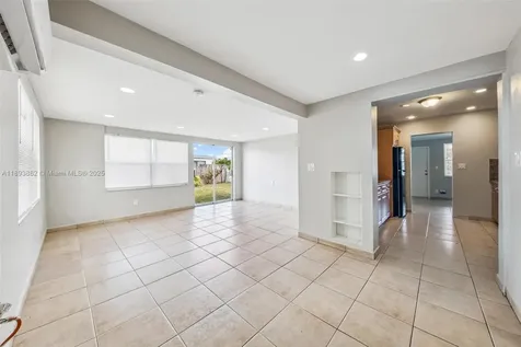5720 SW 40th Court West Park FL 33023