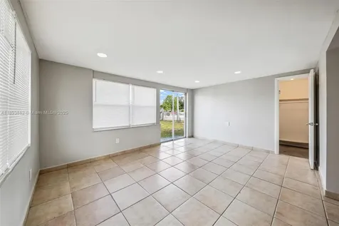 5720 SW 40th Court West Park FL 33023