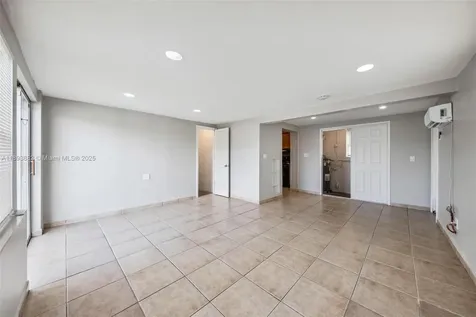5720 SW 40th Court West Park FL 33023