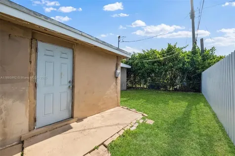 5720 SW 40th Court West Park FL 33023