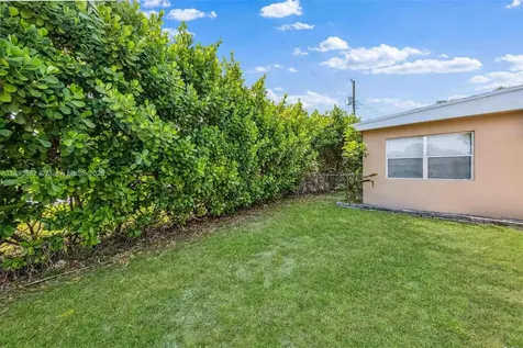 5720 SW 40th Court West Park FL 33023